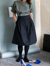 Load image into Gallery viewer, THREE PLEAT SKIRT