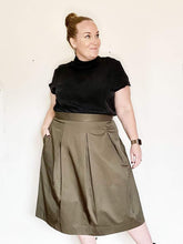 Load image into Gallery viewer, THREE PLEAT SKIRT