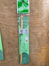 Load image into Gallery viewer, ChiaoGoo Crochet Hook Natural
